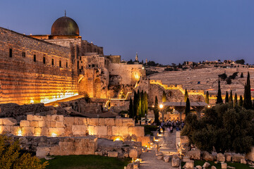 Jerusalem Old City at NIght - View from Dung Gate towards Temple Mount and Al Aqsa - obrazy, fototapety, plakaty