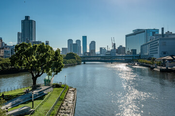 Obraz premium 快晴の中之島公園・天満橋