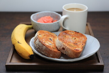 Breakfast of sliced toast and fruits