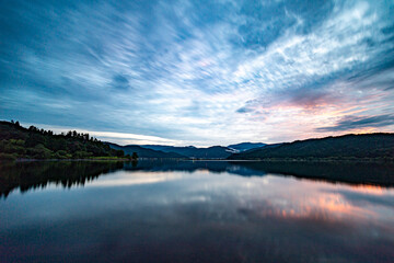 Fototapeta premium 余呉湖の朝