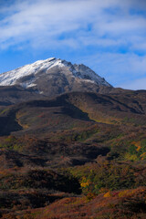 初冠雪の鳥海山