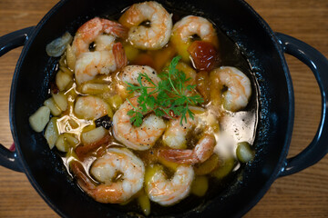  Gambas made with olive oil and shrimp