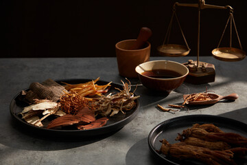 With only priceless herbs like dried mushrooms, cinnamon, ginseng, cordyceps, etc., traditional Chinese medicine has tremendous health advantages.