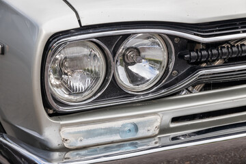 古い自動車のヘッドライト　Headlight of the old car