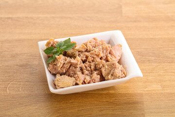 Canned tuna fish with oil