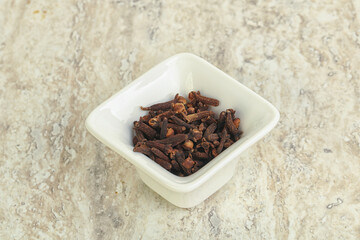 Dry Clove aroma in the bowl