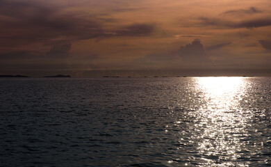 Fototapeta na wymiar The landscape of sunrise or sunset has beautiful golden reflections over the sea.