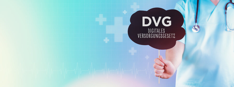 DVG (Digitales Versorgungsgesetz). Arzt h&auml;lt Schild. Text steht in der Sprechblase. Blauer Hintergrund mit Icons