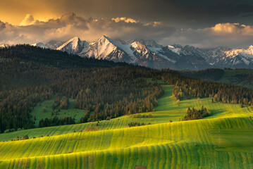 View of the Belianske Tatras from Grandeus. Spisz, Pieniny, spring, Poland. Widok na Tatry Bielskie...