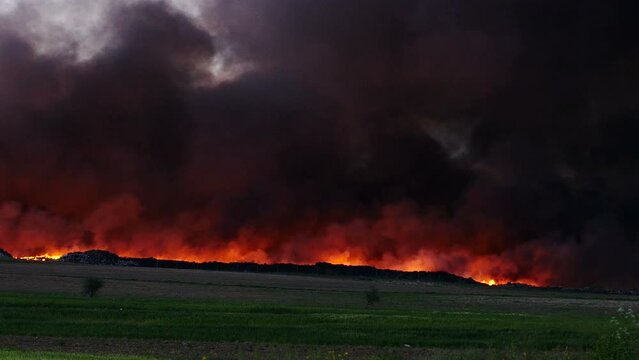 Incendio incontrolado en un campo.