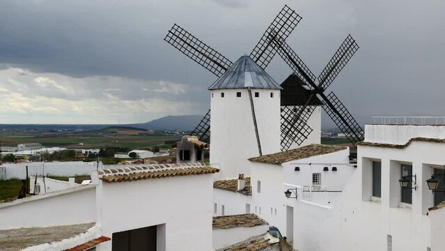 Molinos de viento en el pueblo de Campo de Criptana, Ciudad Real, Castilla la Mancha, Espa&ntilde;a.