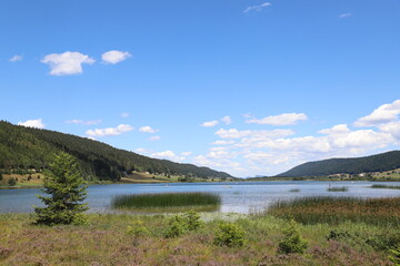 Montagne et lac