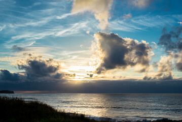 Atardecer en el  Mar Cantábrico. Paisaje de la costa norte de España