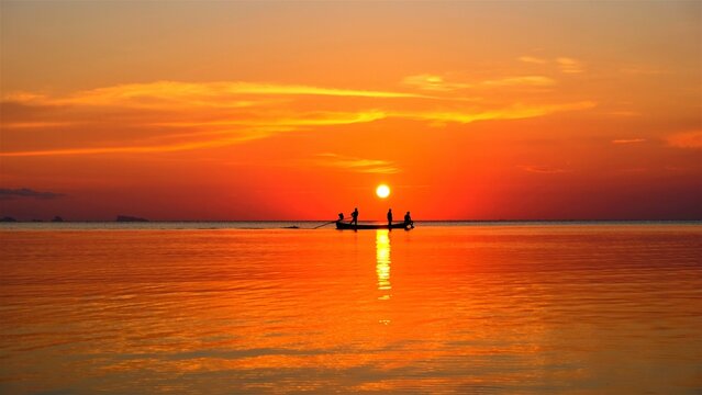 The boat and the sun 