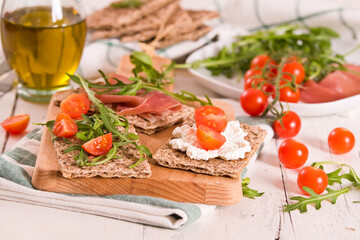 Crispy rye bread with sesame seeds, ham and cottage cheese.