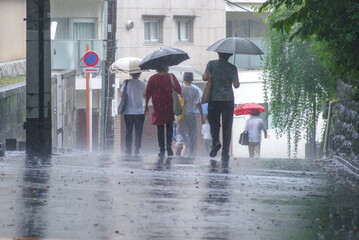 土砂降りの天気だった東京赤坂6丁目の風景