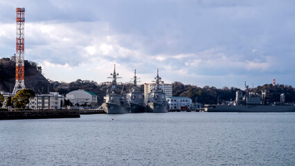 軍艦の見える港 © VVVF