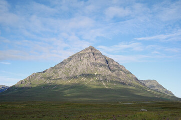 Fototapeta premium Buachaille Etive Mor during summer walking season early morning