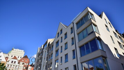Obraz premium Modern residential building on a sunny day. Apartment house.