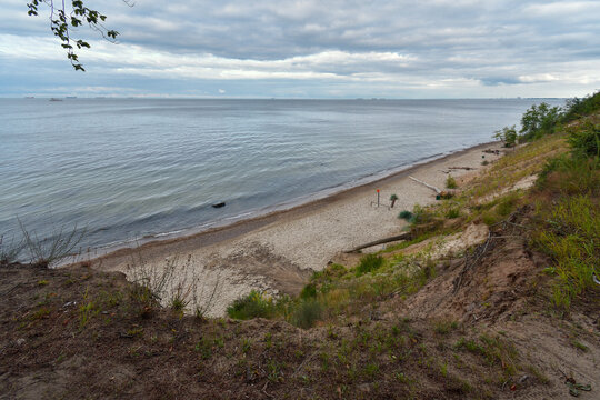 Gdynia - klif orłowski na tle zachmurzonego nieba