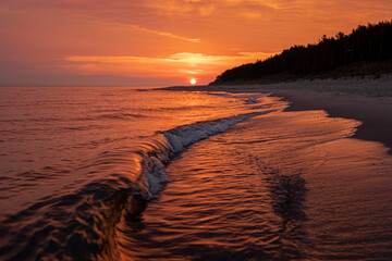 wschód słońca nad morzerm bałtyckim