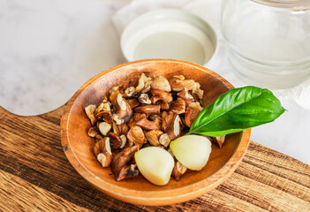 穏かな香りの基本のバジルソースの材料