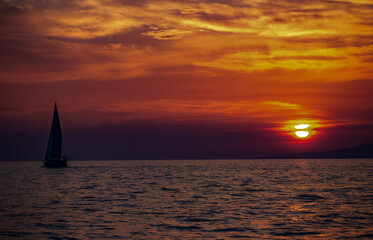 Fototapeta na wymiar Fantastic sunset in Crete