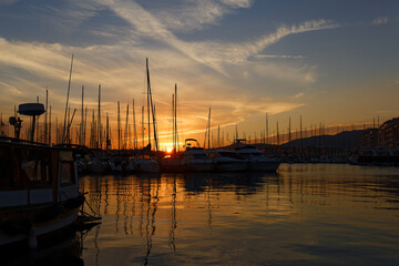 Fototapeta na wymiar Sunrise over the harbor in Toulon, France
