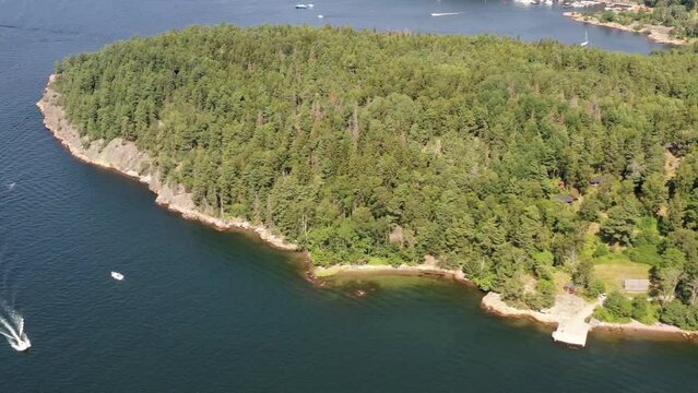 survol de l'archipel de Stockholm en su&egrave;de