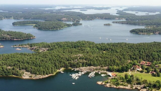 survol de l'archipel de Stockholm en su&egrave;de