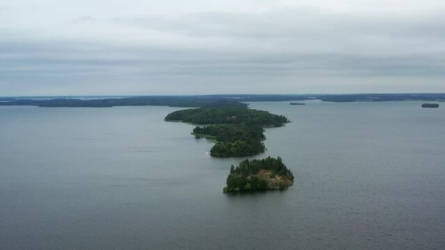sur les bords du lac M&auml;lar (M&auml;laren) en Su&egrave;de
