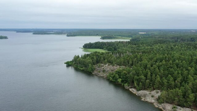 sur les bords du lac M&auml;lar (M&auml;laren) en Su&egrave;de