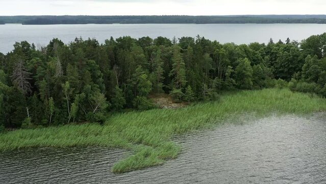 sur les bords du lac M&auml;lar (M&auml;laren) en Su&egrave;de