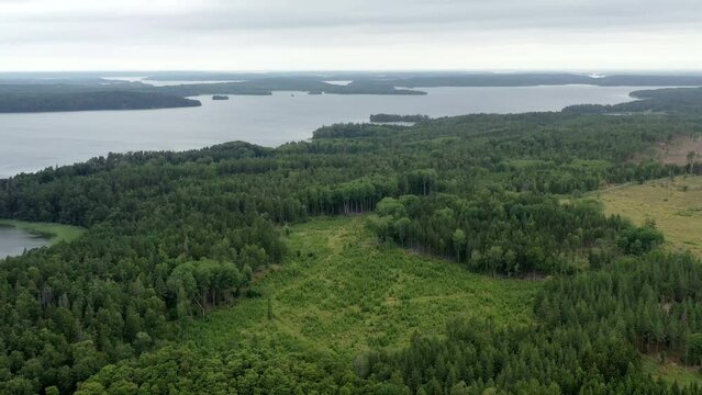 sur les bords du lac M&auml;lar (M&auml;laren) en Su&egrave;de