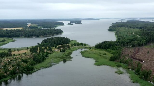 sur les bords du lac M&auml;lar (M&auml;laren) en Su&egrave;de