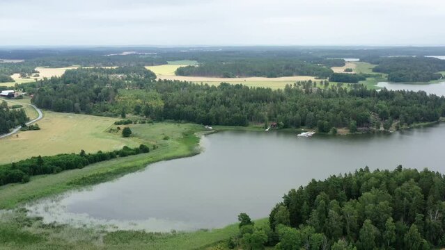 sur les bords du lac M&auml;lar (M&auml;laren) en Su&egrave;de