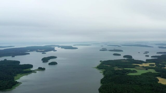 sur les bords du lac M&auml;lar (M&auml;laren) en Su&egrave;de