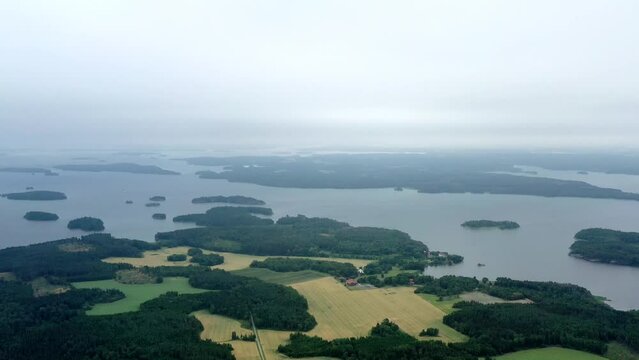sur les bords du lac M&auml;lar (M&auml;laren) en Su&egrave;de