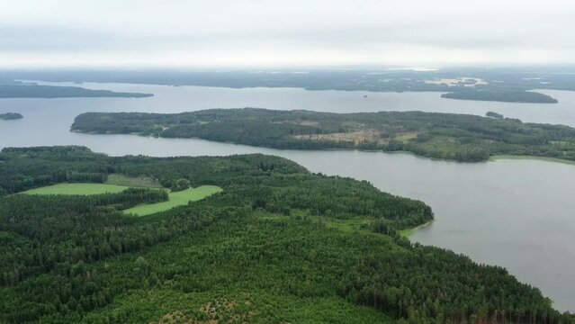 sur les bords du lac M&auml;lar (M&auml;laren) en Su&egrave;de