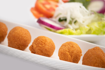 Indian Delhi Street Chaat Food Ram Laddu Pakode Or Raam Ladoo Pakore Is Made Of Moong Dal, Yellow Mung Lentils, Chana Daal. Served With White Radish Mooli, Nimbu, Tamatar, Imli Sauce, Green Chutney