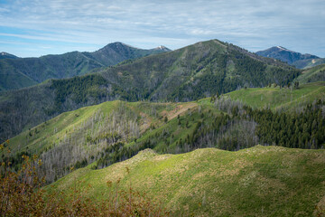 Fototapeta na wymiar Green Mountain landscape