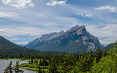 Naklejka premium Great Rocky Mountains under magnificent clouds and sunlight, at Banff National Park, Calgary, Canada