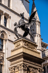Obraz premium The gothic Temple Bar dragon sculpture located on Fleet Street - the dragon symbolises the boundary on the City of London.