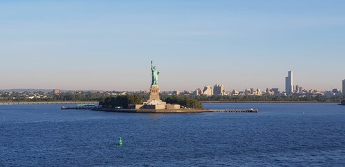 Daytime photos of the Statue of Liberty