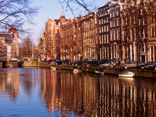 Obraz premium Amsterdamn canel reflection during mid-day