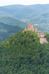Fototapeta na wymiar Burg Trifels aus dem Mittelalter in Annweiler am Trifels im Pfälzerwald in Rheinland Pfalz in Deutschland