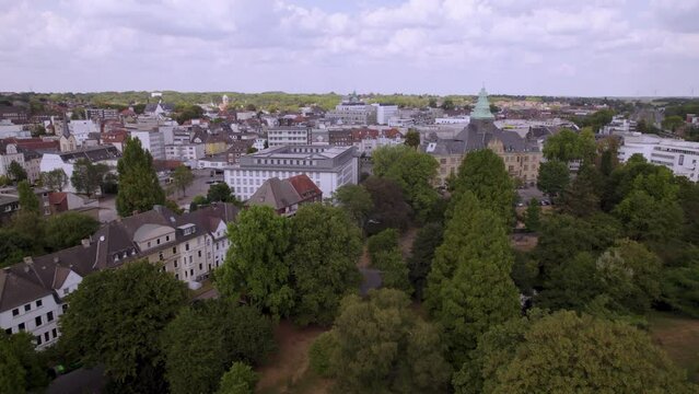 Recklinghausen, Blick auf den Stadtring &uuml;ber das Rathaus hinweg
