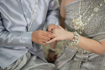 wear a ring, wedding ring, love couple