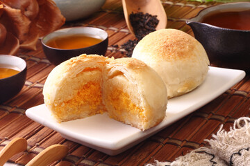 Golden moon pastry filling is made of crushed golden salted egg yolks and mung bean paste, which is very light and refreshing,is very popular in Taiwan 