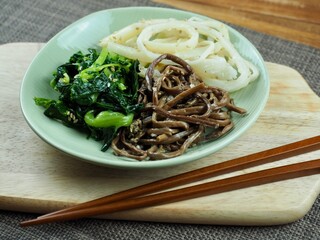 한국 전통음식, 고사리, 도라지, 시금치, 나물, 반찬